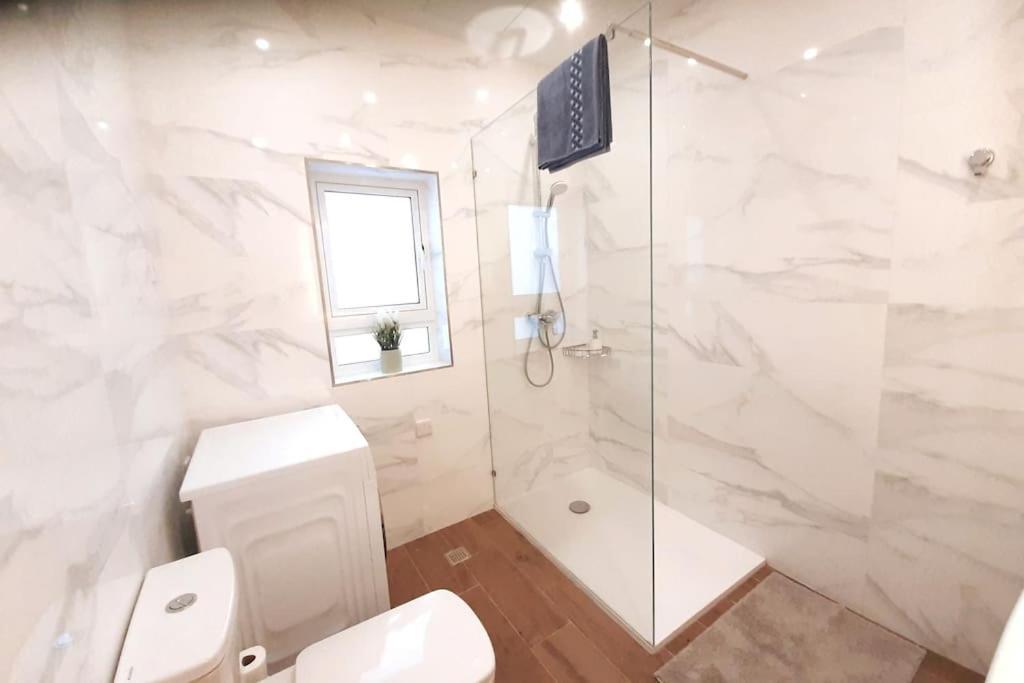 New Seafront Apartment - Spectacular Views St. Paul's Bay Exteriör bild