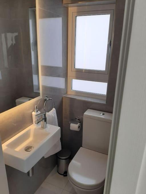 New Seafront Apartment - Spectacular Views St. Paul's Bay Exteriör bild