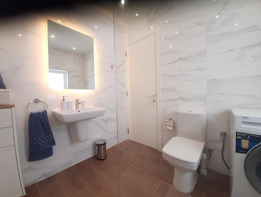 New Seafront Apartment - Spectacular Views St. Paul's Bay Exteriör bild