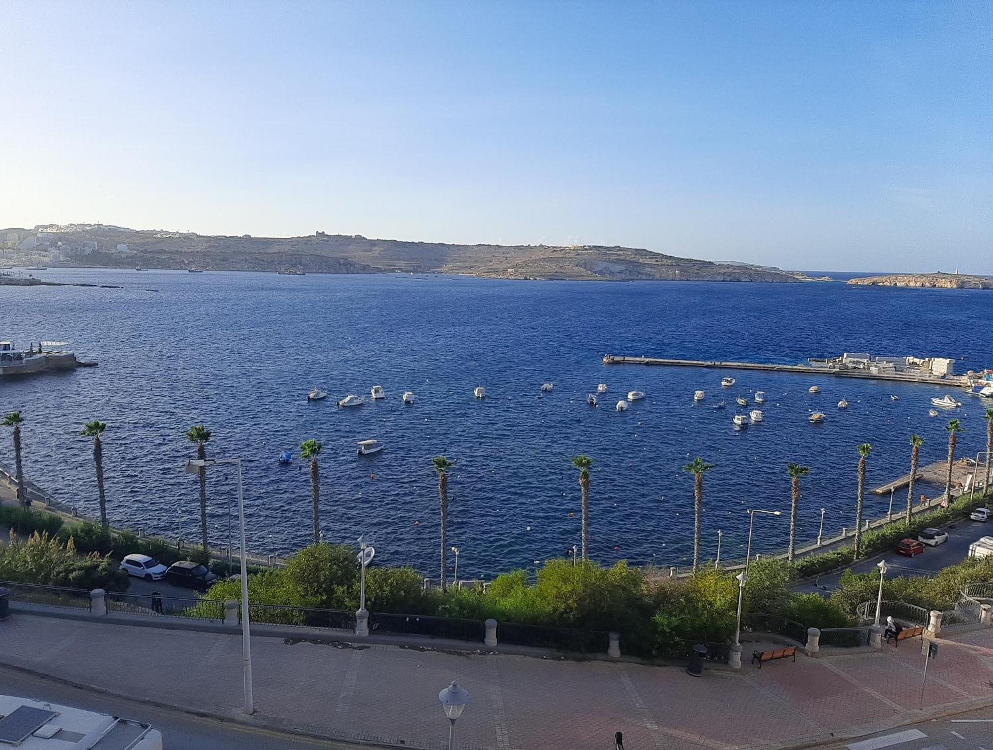 New Seafront Apartment - Spectacular Views St. Paul's Bay Exteriör bild